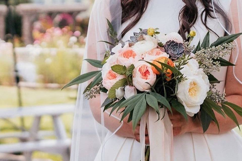 Peach & pink round bouquet