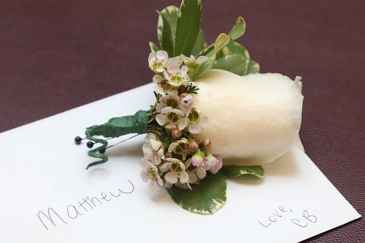 Boutonniere and note
