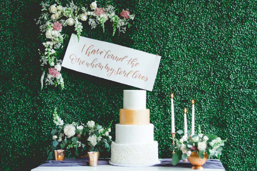 Some favorite touches from this Georgia wedding inspiration shoot included the wedding cake from Cakes By Carissa with each tier offering something unique – the sparkly sprinkle layer and copper layers were almost too pretty to eat!