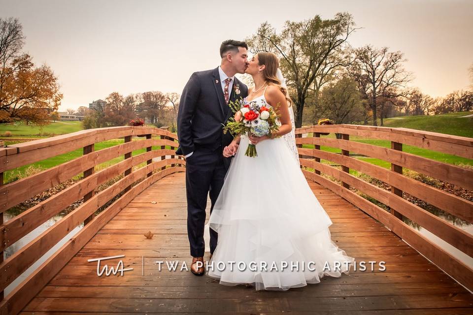 Bridge kiss