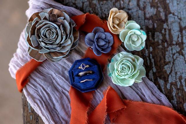 Wedding details, flowers, ring