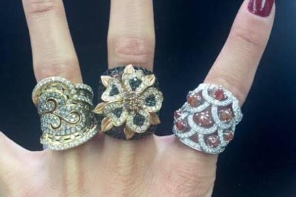 Fancy colored diamond rings-all worn by Melissa McCarthy