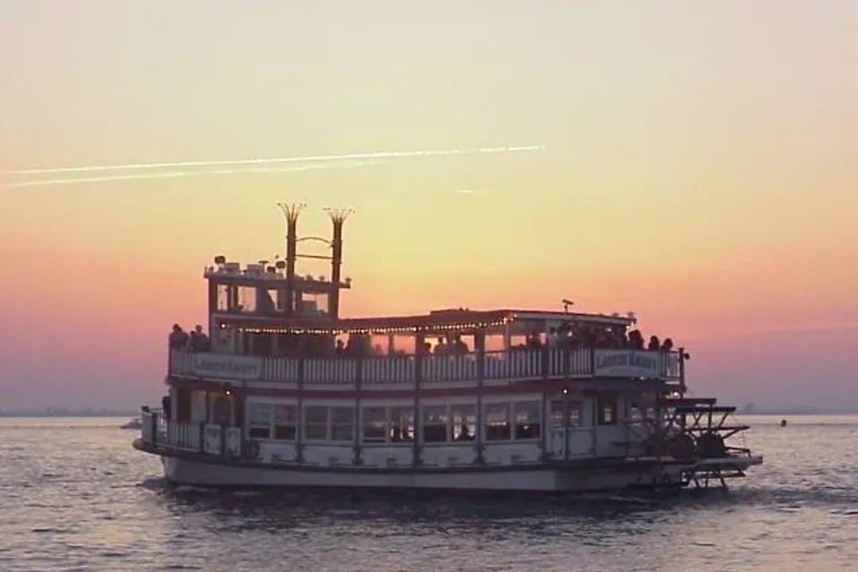 Happy Life Cruises