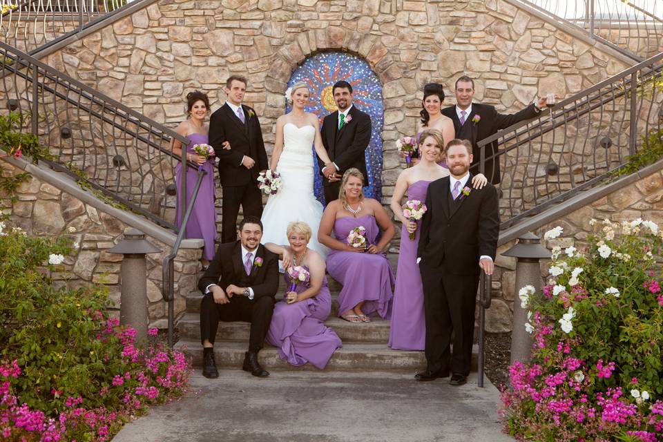 Couple with bridesmaids and groomsmen