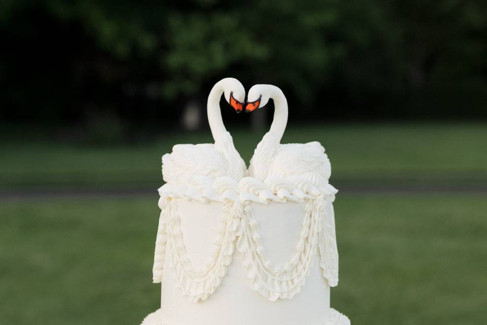 Swan vintage two tier cake
