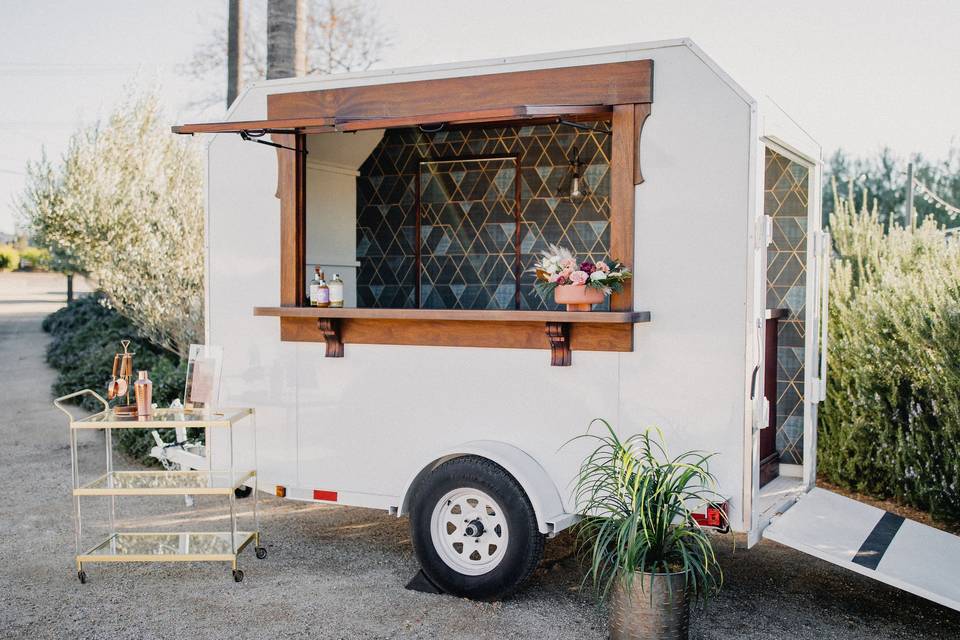 Trailer bar