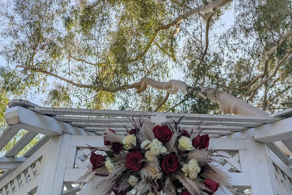 Arch arrangement / sweetheart