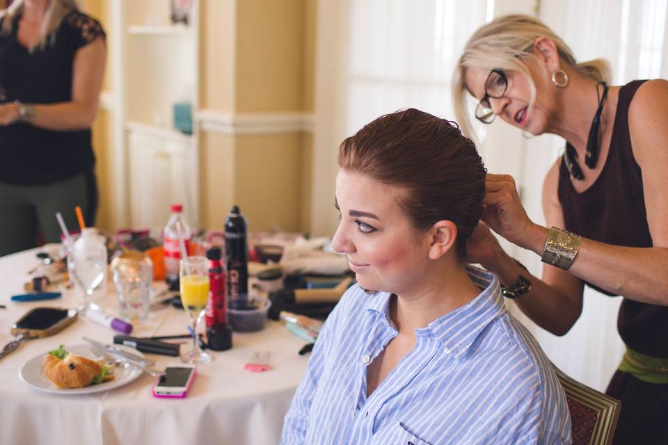 The Bridal Room in our establishment is the perfect place to prepare for the ceremony. Plenty of space for hair and makeup for the Bridal Party that requires no traveling to the venue.