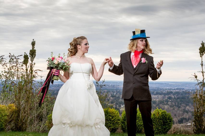 The Mad Hatter & Alice hook up in Issaquah, WA for an amazing wedding.