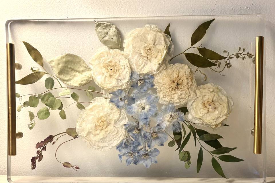 Preserved bouquet tray