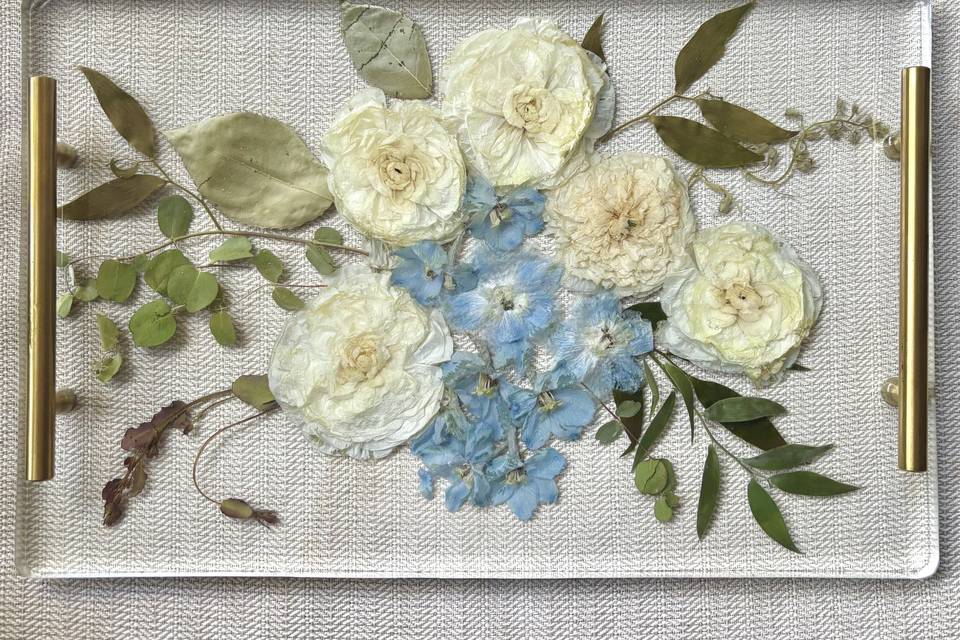 Preserved bouquet tray