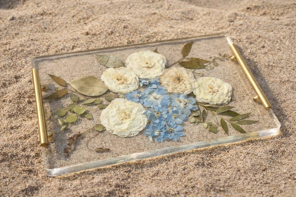 Preserved bouquet tray