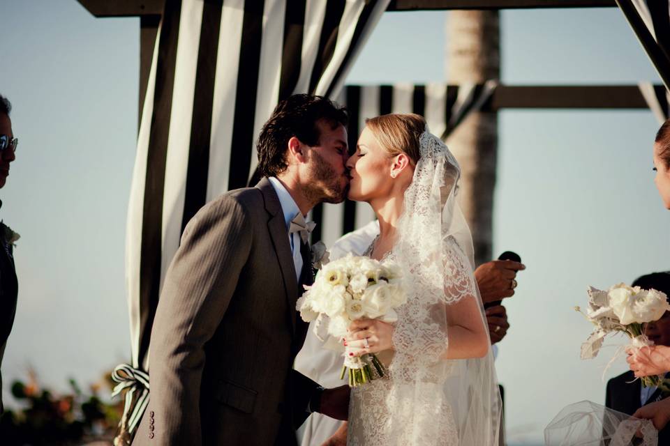 Wedding décor by Anabelle Barranco - STEM Events
flowersbyanabelle.com
W Vieques
Picture by Kristen Marie
AS SEEN on Carats and Cake
stemeventspr.com