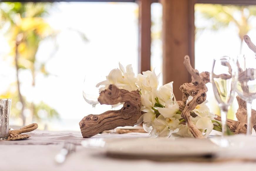 Driftwood looks wonderful at beach weddings. Florals by STEM Events, Anabelle Barranco, San Juan, Puerto Rico. Picture by: Elliott Andersen