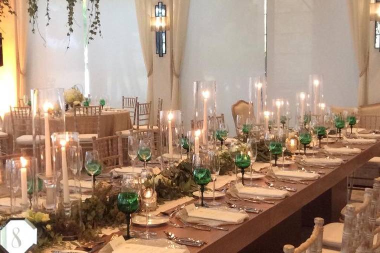 A wonderful elegant décor for a fantastic destination wedding at the Ritz Carlton Dorado Reserve. Décor by: Anabelle Barranco, creative director, Stem Events. San Juan, Puerto Rico