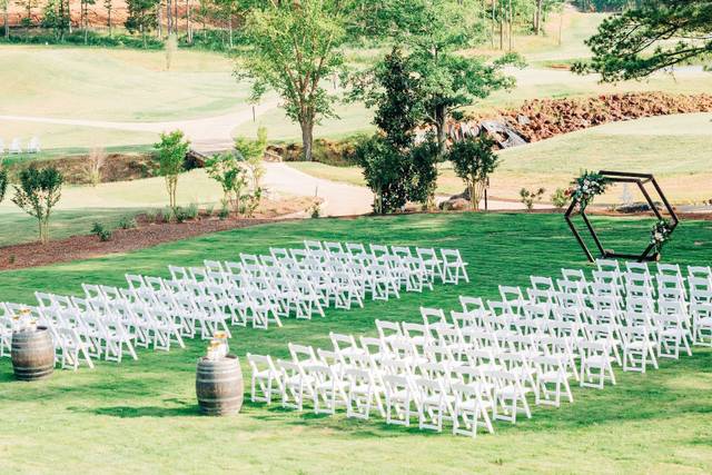 Gorgeous outdoor wedding facil