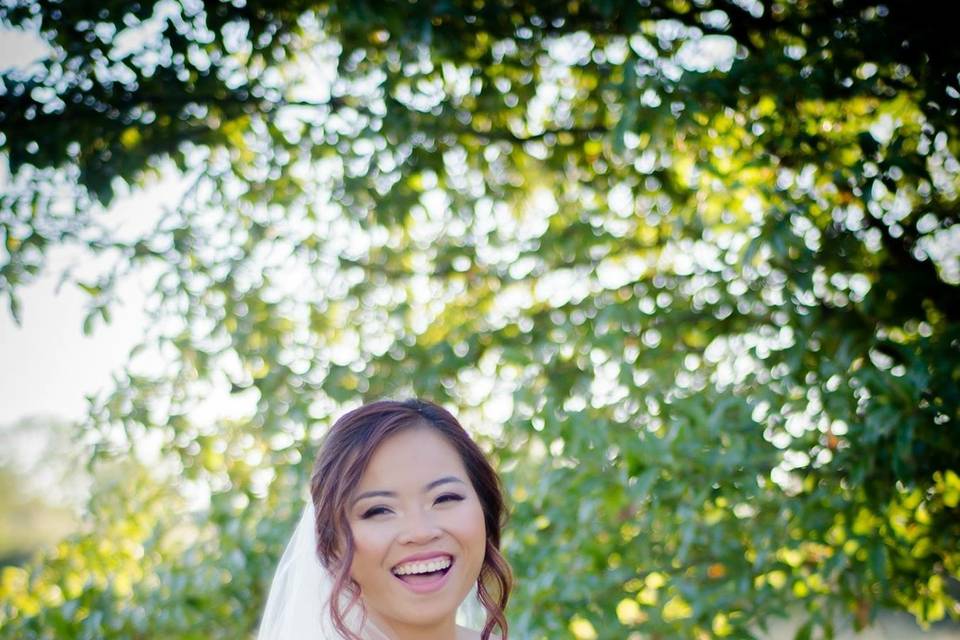 Happy bride | Lauren Nicole Photography