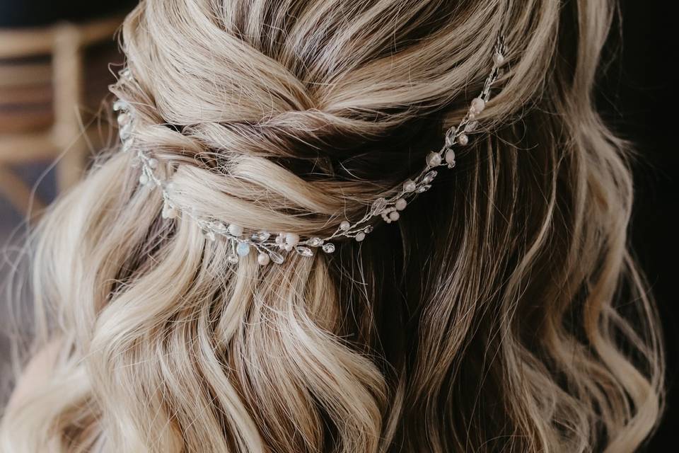 Half-Up with accessory
