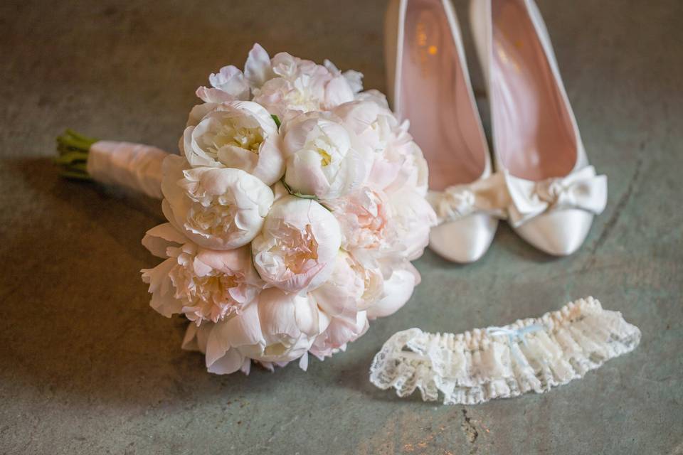 Bouquet and heels