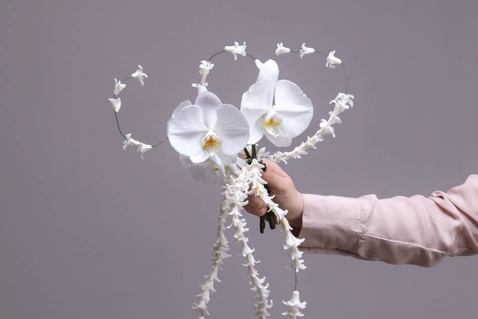 Modern spring bridal bouquet