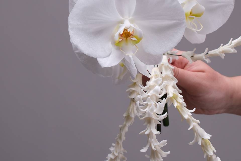Modern spring bridal bouquet