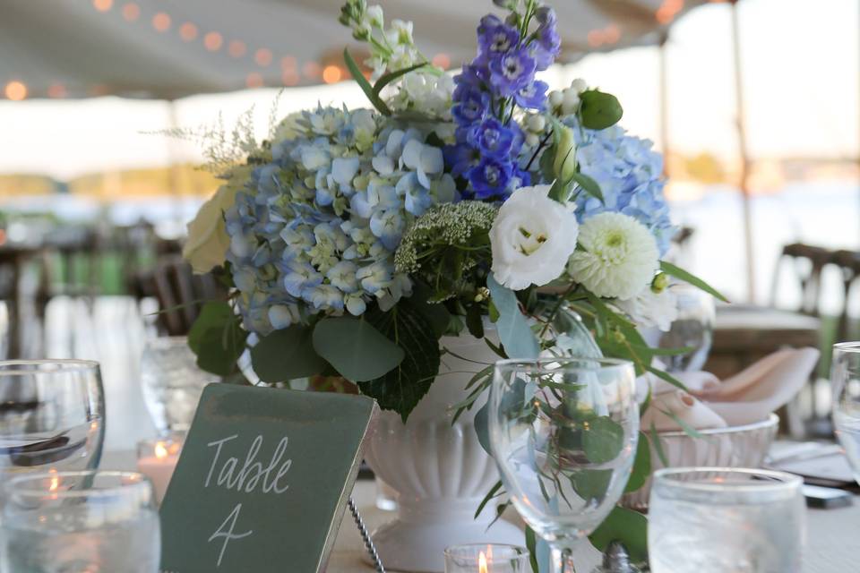 Floral table centerpiece