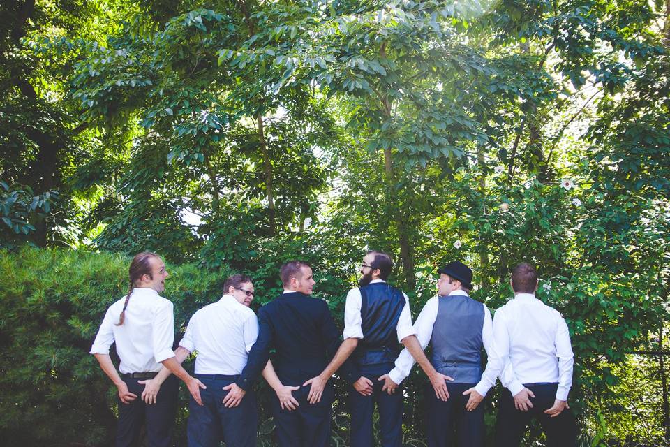 Twisted Aisle Weddings