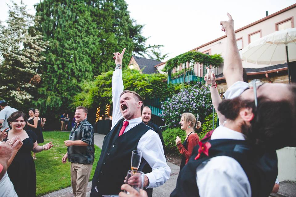 Twisted Aisle Weddings