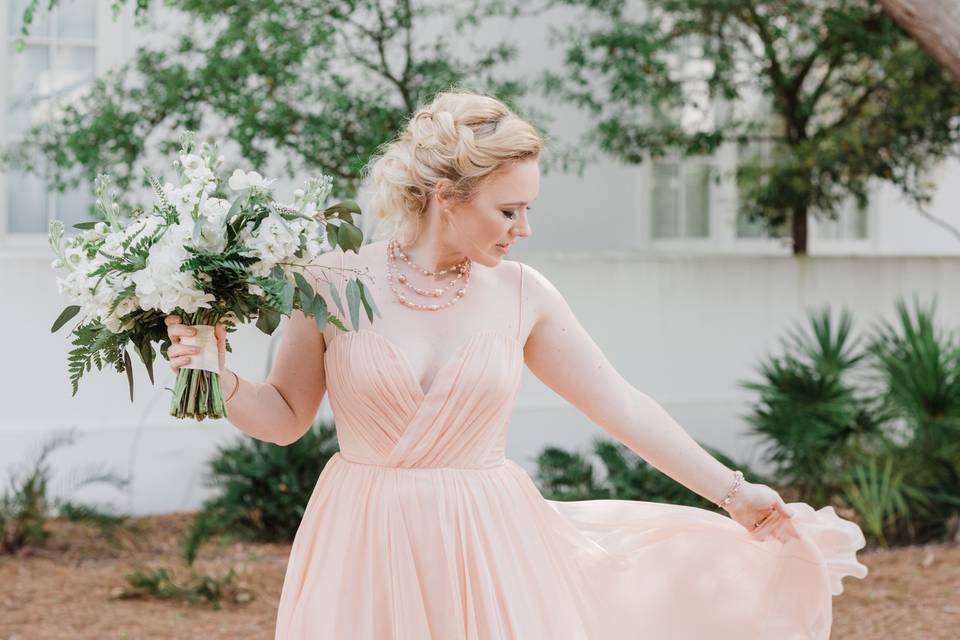 Bride in pink with her bouquet
