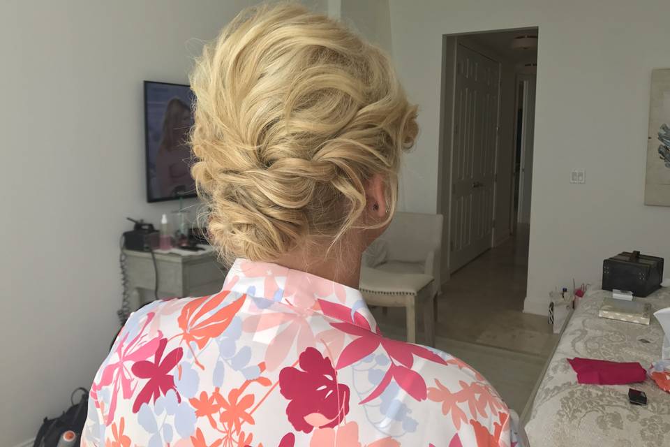 Bride in pink with her bouquet