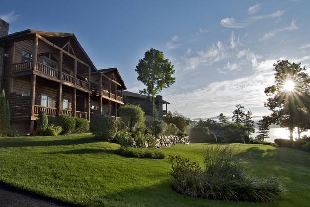 The Boathouse Restaurant and The Lodges at Cresthaven