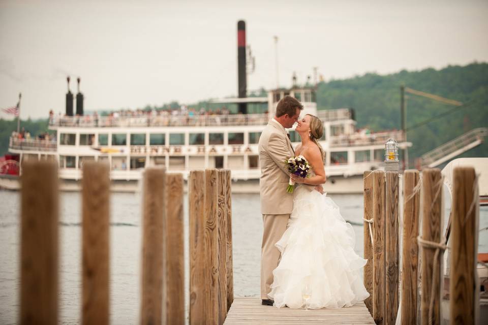 Kiss by the dock