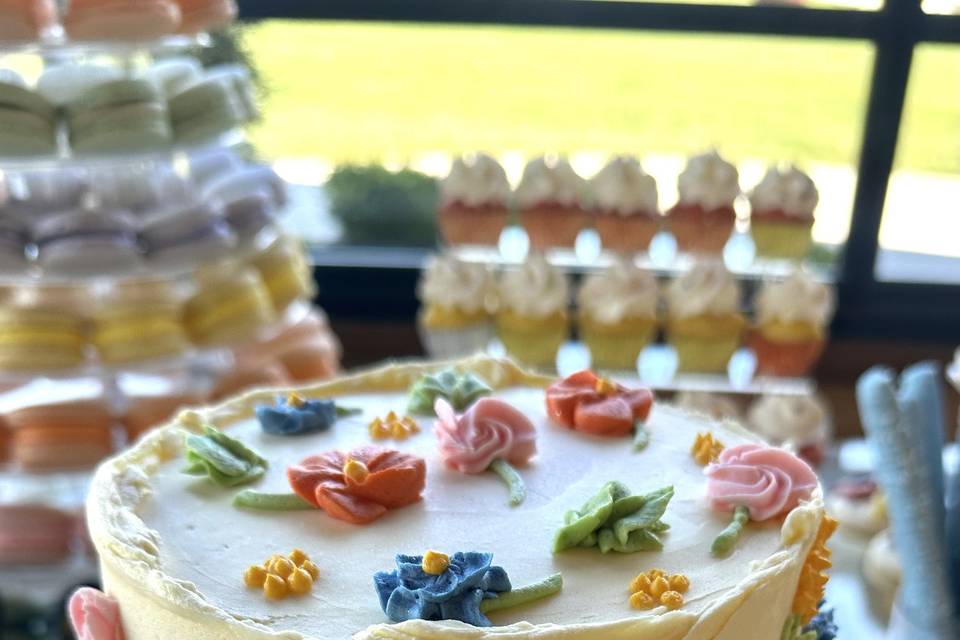 Cutting cake