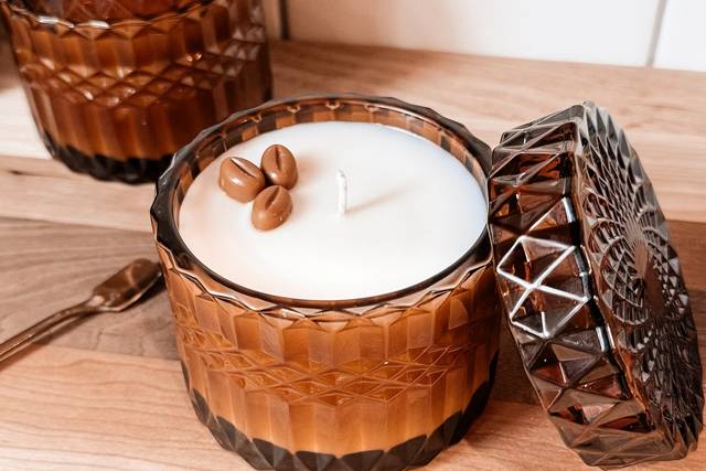 Liv Candle Co.  2
