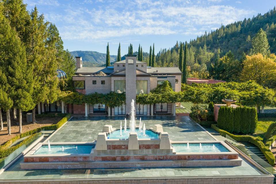 Grand Fountain Patio