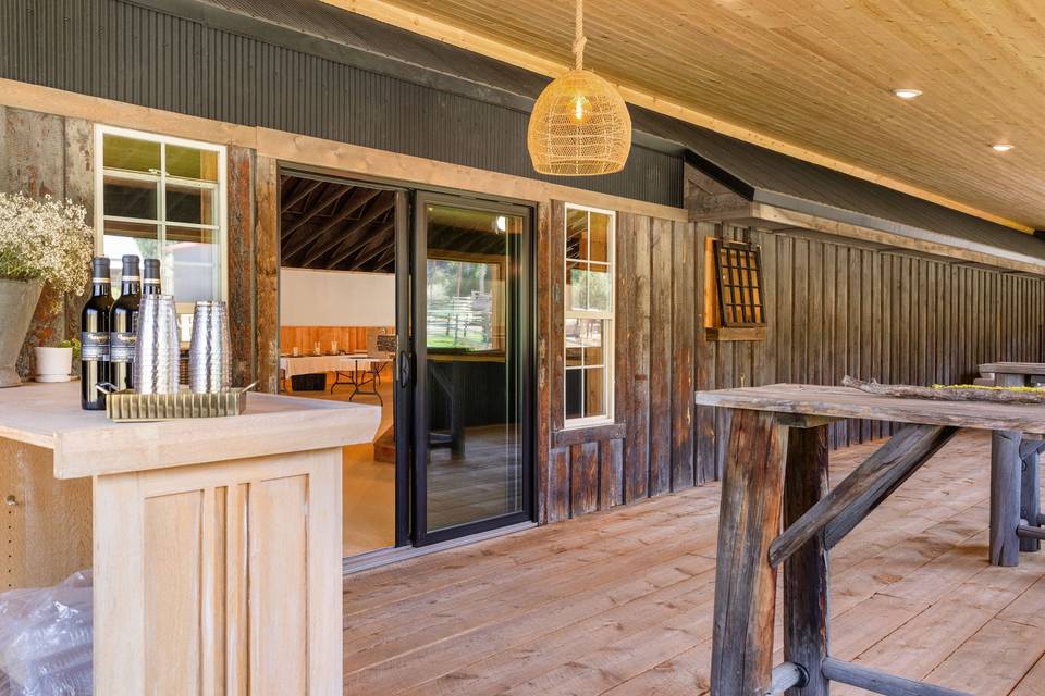 Screen porch bar