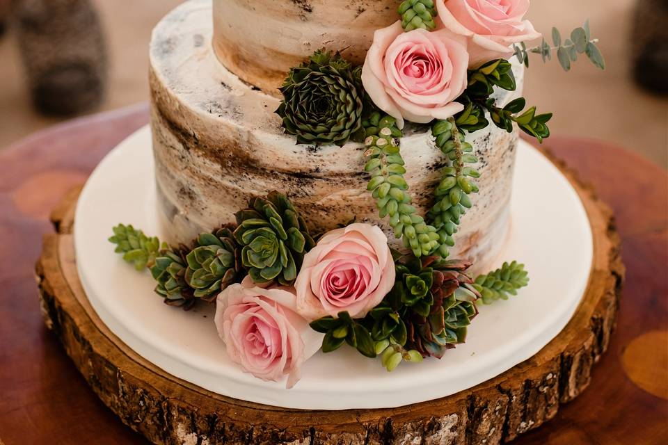 Roses in a cake