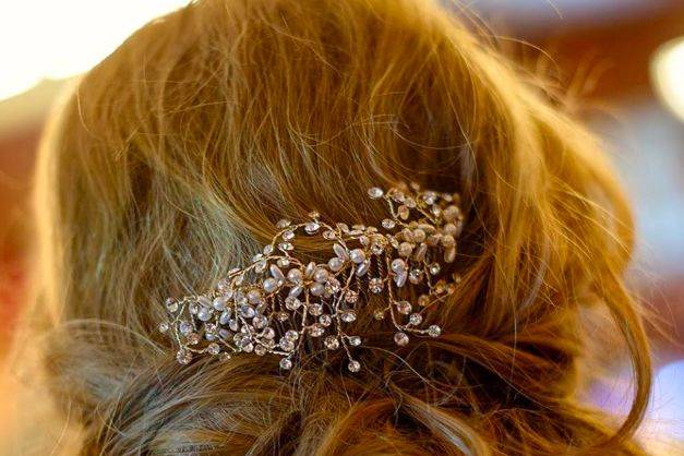 Intricate hair ornament on loose curls