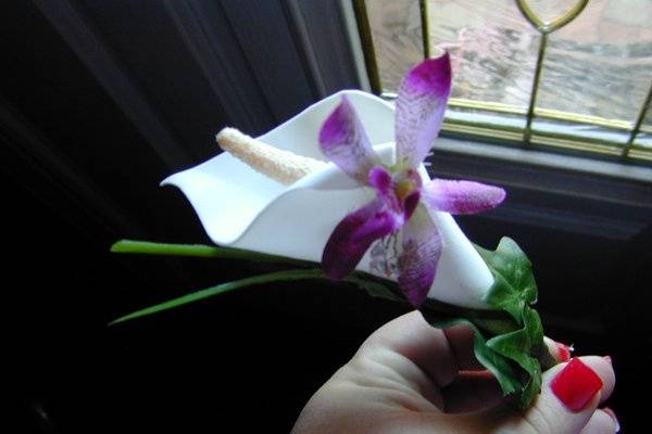 For the Groom a matching white Calla with purple orchid, with beads and ivy.
