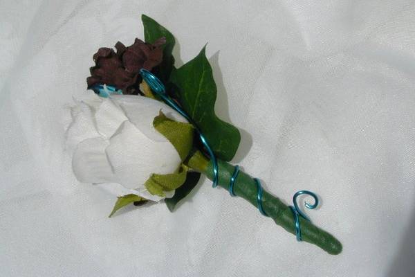 And for the Groom matching cream and chocolate roses with turqouise wire wrapped stem and beads.