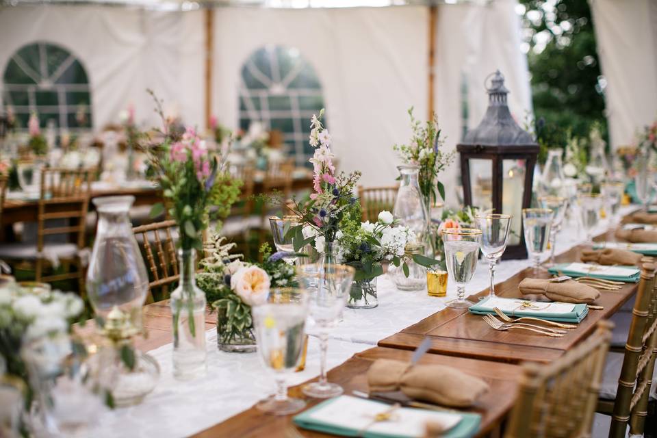 Table setting with centerpiece