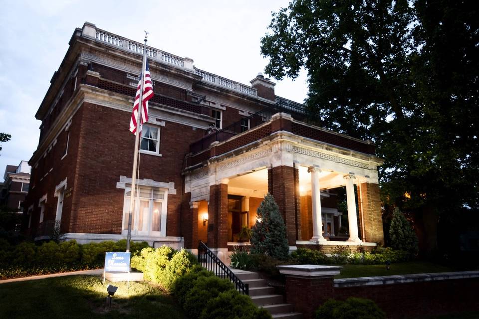 Loose Mansion - Front Entrance Exterior Photo Credit: Kdog Photography