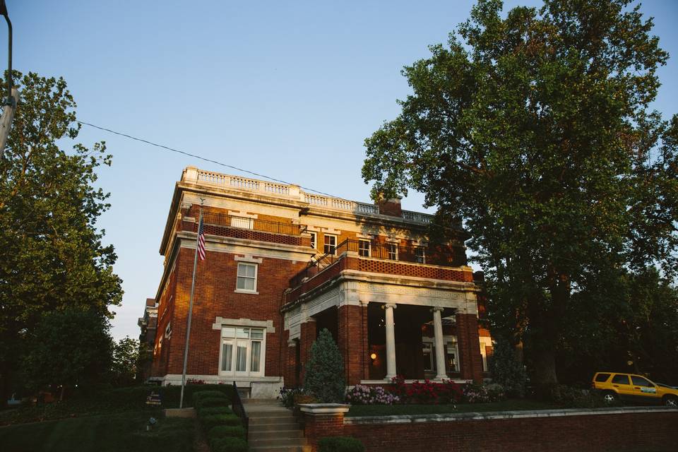 Loose Mansion - Real Wedding - Dimitria and ChrisPhoto Credit: The Gray's Photography