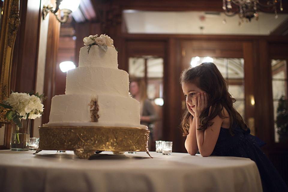 Loose Mansion - Cake Table Photo Credit : epagaFOTO