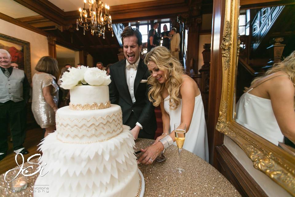 Loose Mansion - Cake Table Photo Credit : JSi Photography