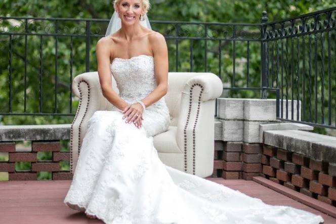 Loose Mansion - Bridal Suite Deck Photo Credit : Kristen Evans Photography