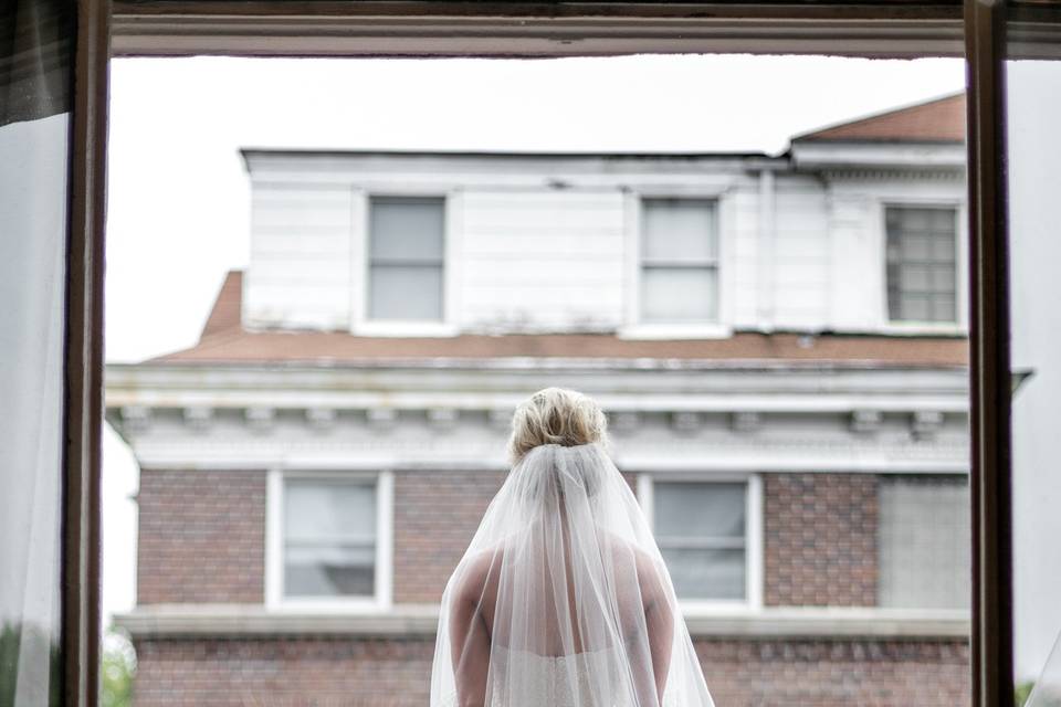 Loose Mansion - Bridal Suite Patio Photo Credit: Kristen Evans Photography