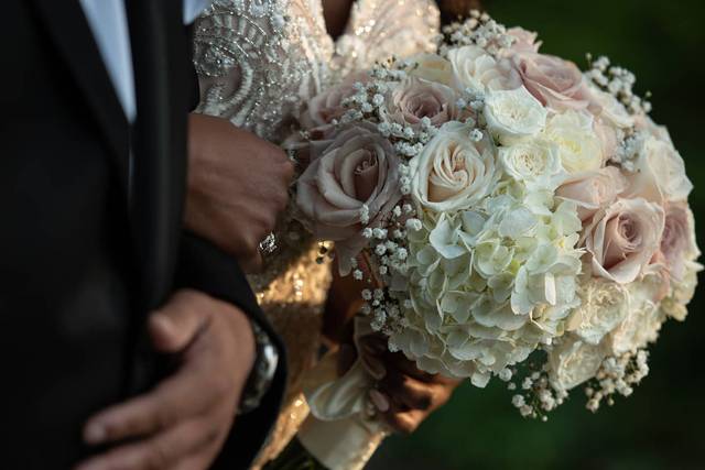 Roni's Roses Floral Design