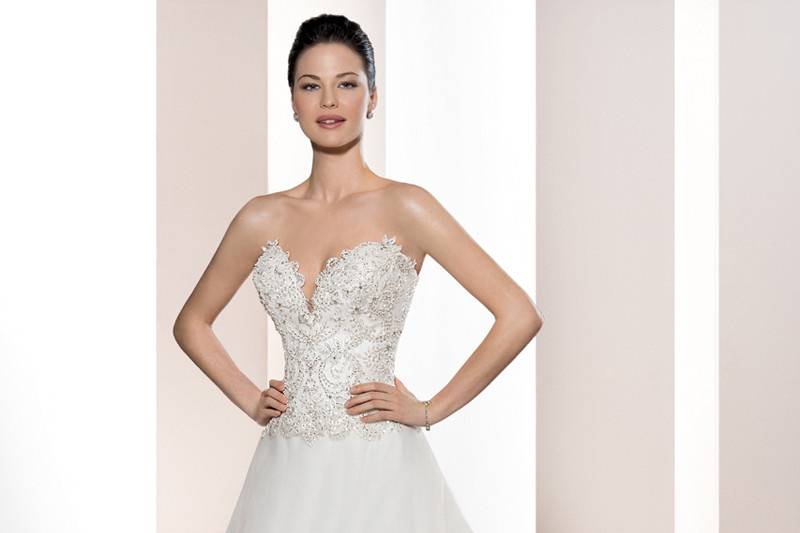 Style 733 <br>	This timeless strapless, Tulle gown with Deep sweetheart neckline and lace-up back is embellished with delicate crystal embroidered lace appliques on the bodice, skirt and Cathedral length train.