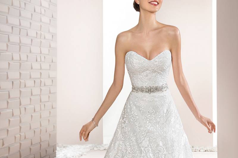 Style	719	<br>      This elegant, classic, strapless gown with Sweetheart neckline features richly embroidered lace and bead embellished belt.  The back is finished with covered buttons and a Sweep train.